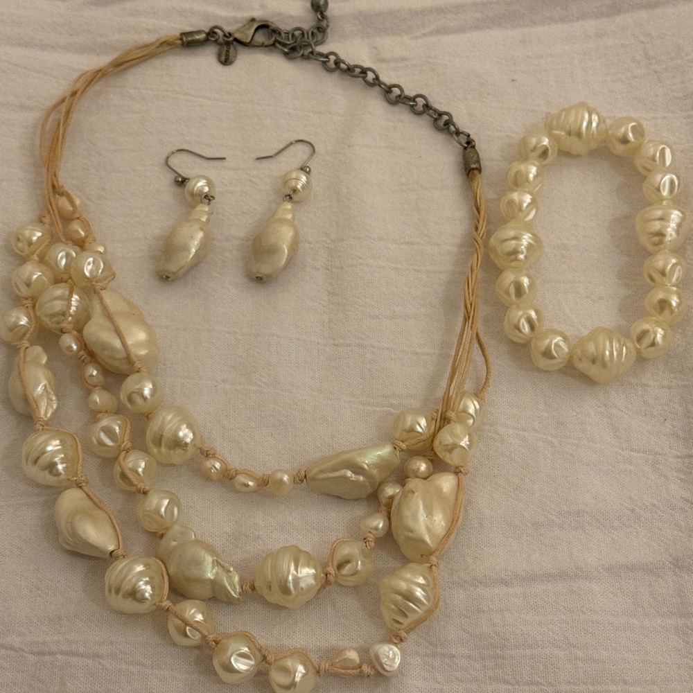 CHICO’s set of necklace , bracelet and earrings